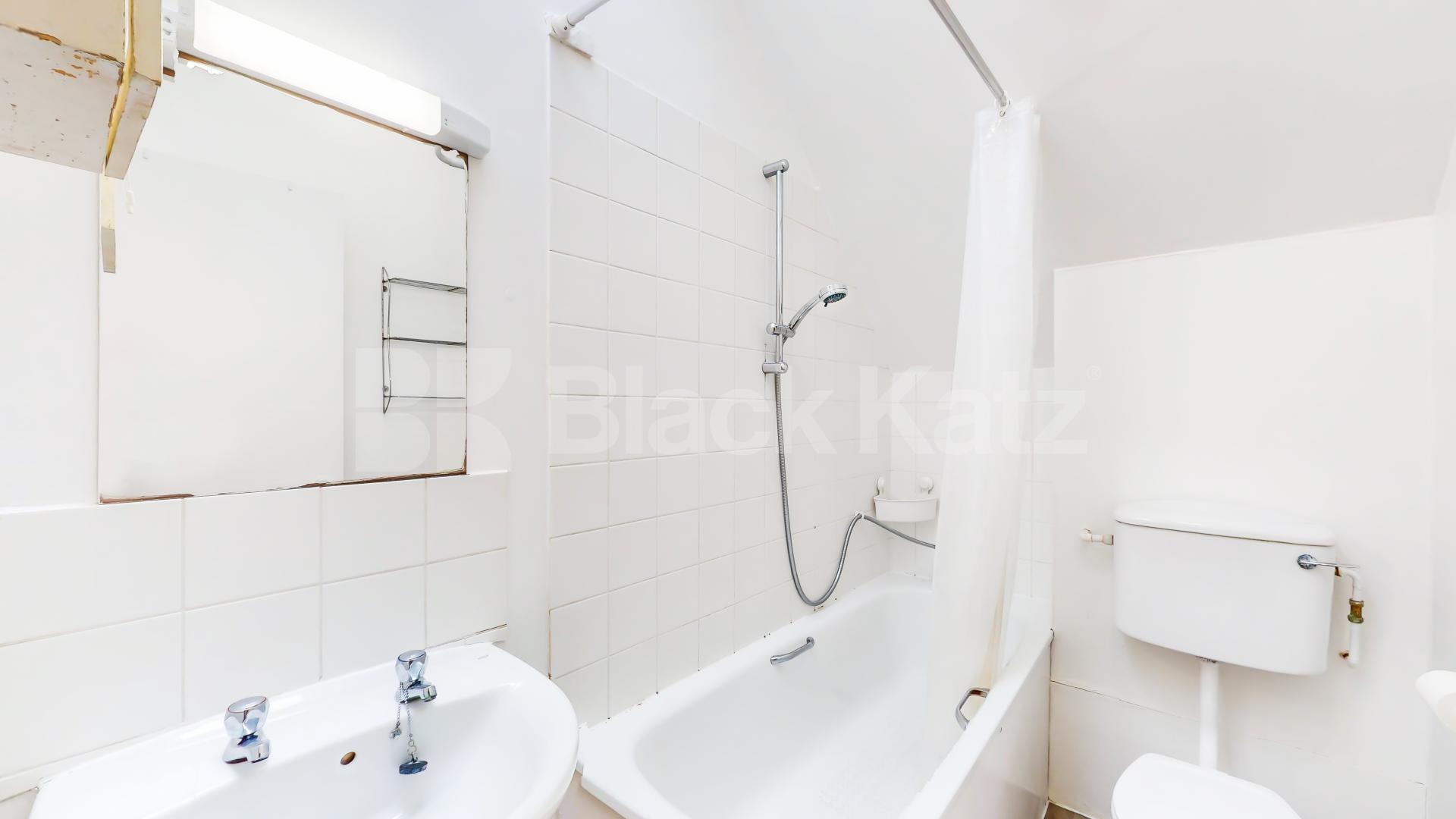 Modern Apartment Minford Gardens, Shepherds Bush